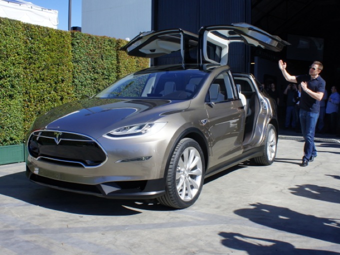 Tesla Model X Concept Anteprima Del Crossover Elettrico