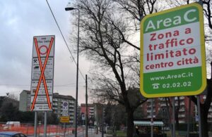 Milano, Area C sempre più cara: la tariffa d’ingresso aumenterà a 7,50 €