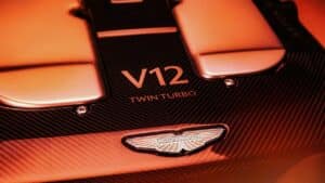 Aston Martin svela il nuovo motore V12: un capolavoro di ingegneria e design [VIDEO]