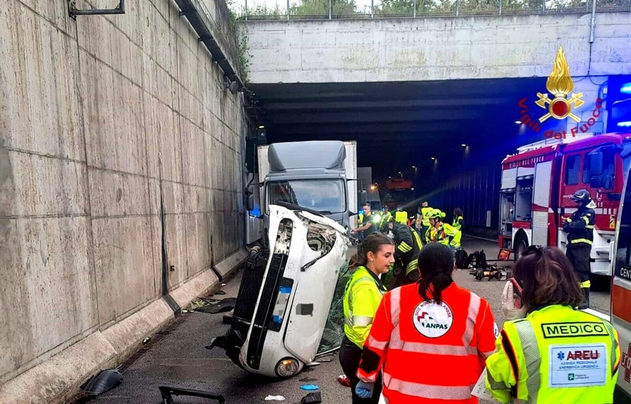 Milano, scontro in Tangenziale tra un camion e un’auto: due morti e due feriti