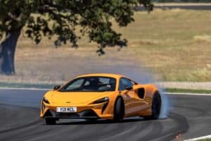 McLaren Artura aprirà le strade della 1000 Miglia del 2024
