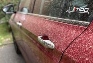 Pioggia sabbiosa: cosa accade alle auto e come rimuoverla