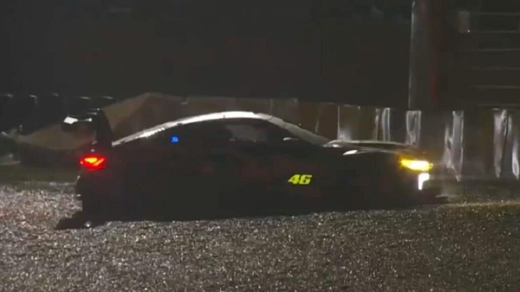 Valentino Rossi fuori dalla 24 Ore di Le Mans