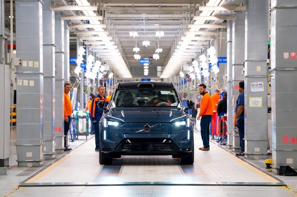 Volvo EX90: partita ufficialmente la produzione del SUV elettrico