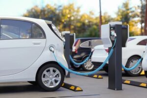 Auto elettriche, il costo dello smaltimento delle batterie deve sostenerlo il proprietario